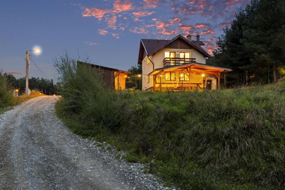 Săcele Casa Georgeaヴィラ エクステリア 写真